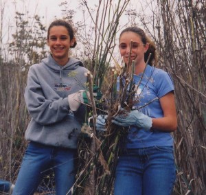 Girl Scouts Fight Fennel in Rose Canyon.Photo: Friends of Rose Canyon